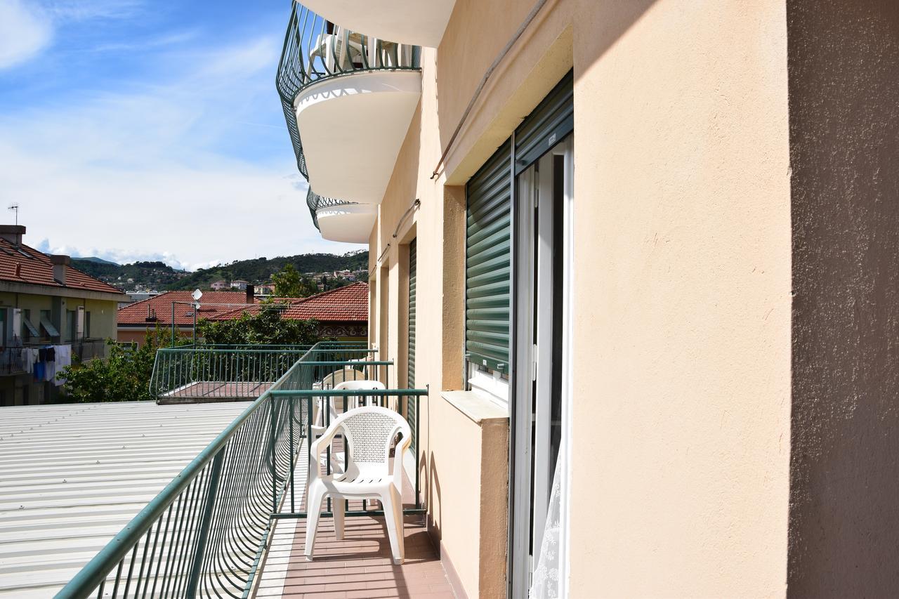 Hotel Pozzuolo Челе Лигуре Екстериор снимка